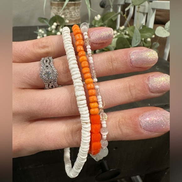 Jewelry - 🔥Vibrant Orange and White Beaded Bracelet Set